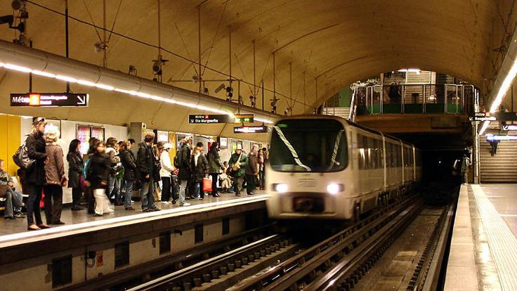 Fransa'da metroda bıçaklı saldırı