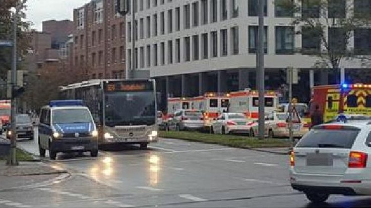 Münih'te bıçaklı saldırı: Yaralılar var