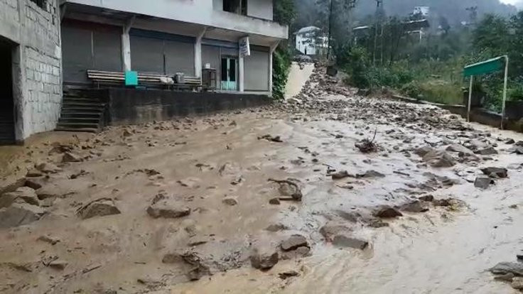 Rize'de sel baskını: Evler boşaltıldı