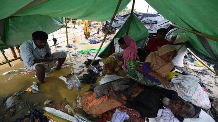 600 bin Rohingyalı kamplarda çaresiz