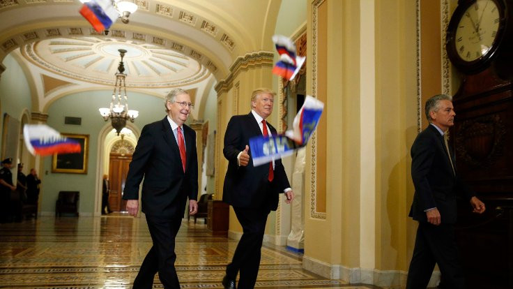 Trump'a Rusya bayraklı protesto