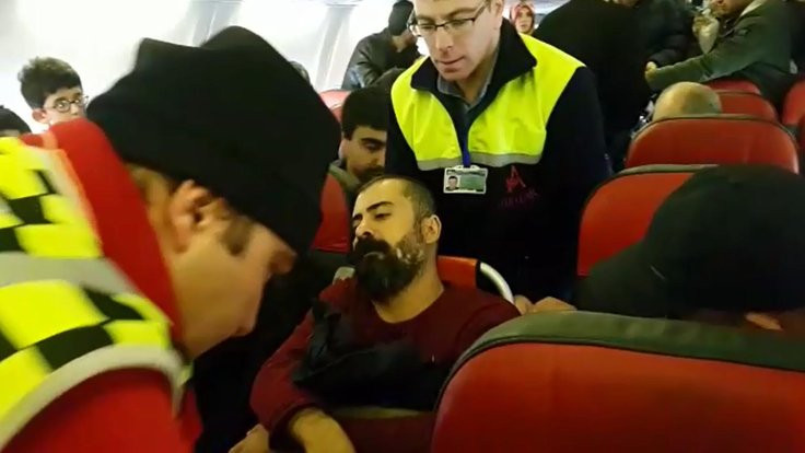 Amedspor doktoru Hakan Tekin uçakta kalp krizi geçiren yolcuyu hayata döndürdü