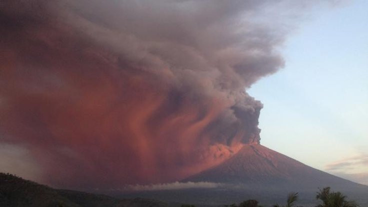 Bali'de yanardağ harekete geçti