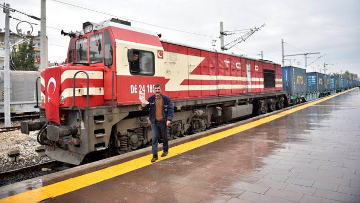 Bakü-Tiflis-Kars hattındaki ilk tren Mersin’e ulaştı