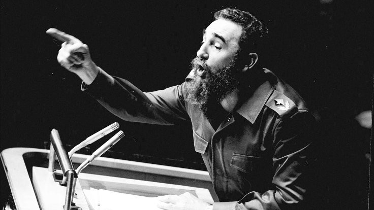 Adım adım dinleyiciyi yakalayan pençe: Fidel Castro ve hitabeti