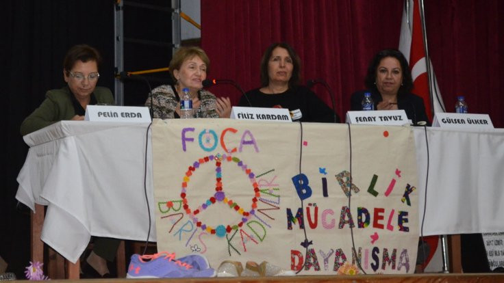 Foça'da kadınlar, şiddete karşı mücadeleyi konuştu