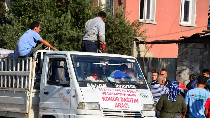 Adana'da kömür yardımı izdihamı