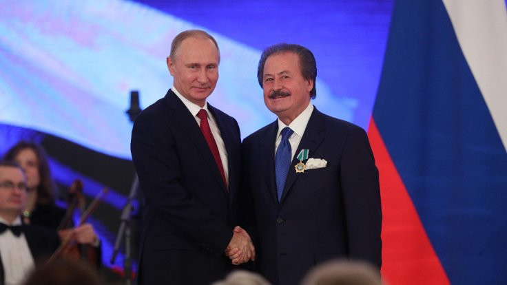 Putin, eski bakan Cavit Çağlar'a 'Devlet Nişanı' verdi