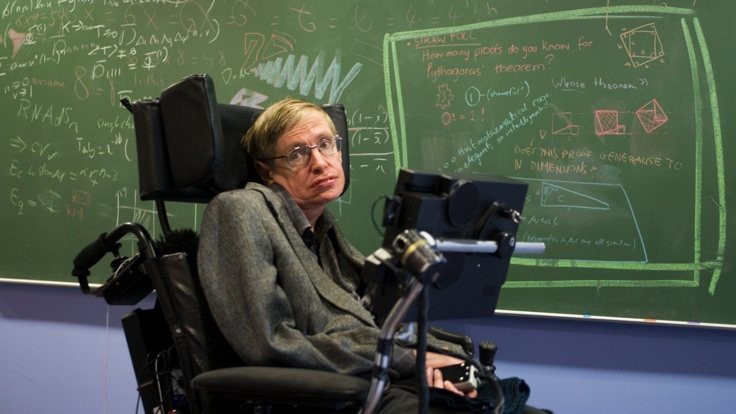 Hawking: Acil gidelim!