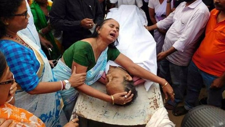Hindistan’da polis bir gazeteciyi öldürdü