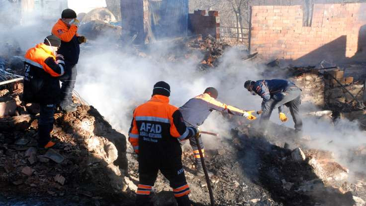 Kastamonu'da yangın: 5 kişi kayıp