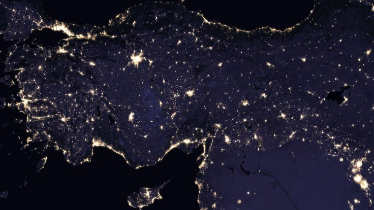 Işık kirliliği: Pek çok ülkenin gecesi gündüzüne karıştı