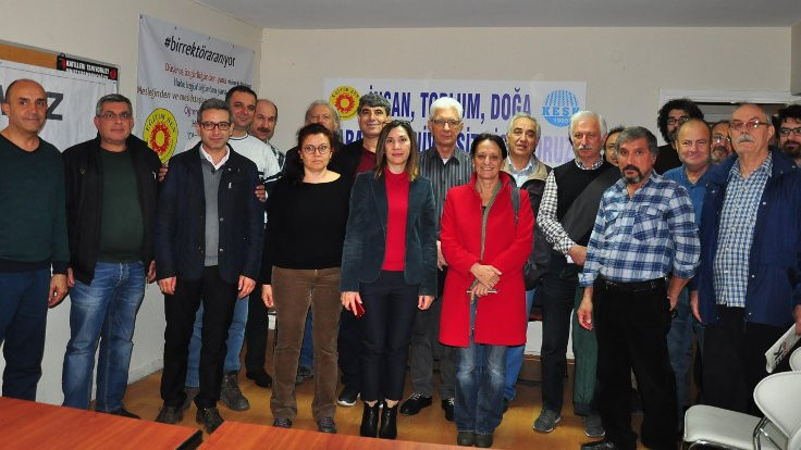 Akademisyenlere İzmir'den destek