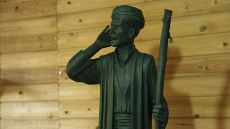 'Serhat bülbülü'nün heykeli yapıldı