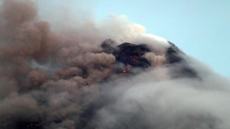 Mayon ve Agung yanardağları aktif hale geldi