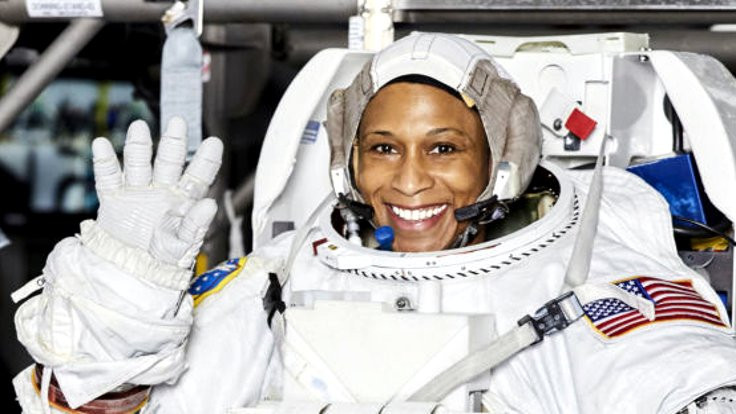 Siyah kadın astronot görevden alındı