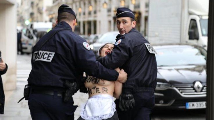Femen'den Erdoğan'a protesto