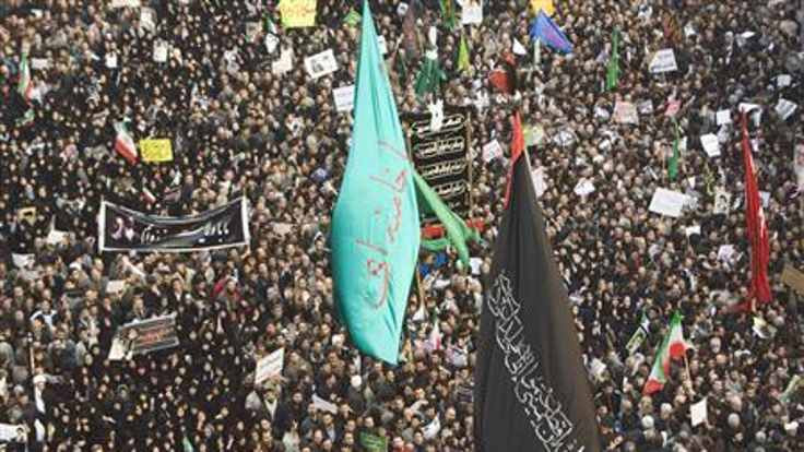 İran'da on binler hükümete destek için sokakta
