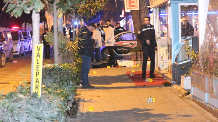 Kadıköy'de restoran valesi tartıştığı 2 müşteriyi öldürdü