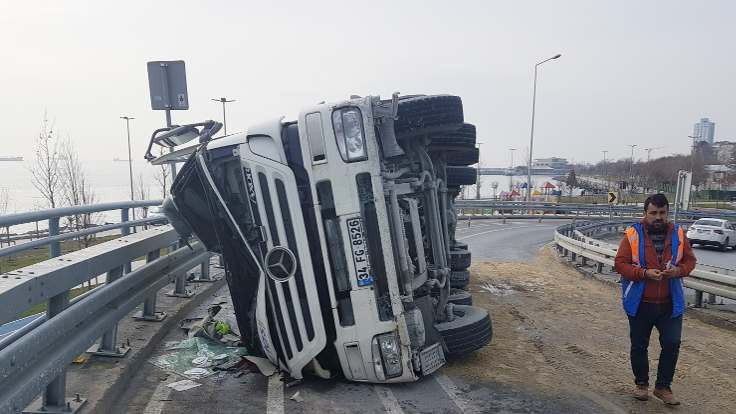Bakırköy trafiğini kilitleyen kaza