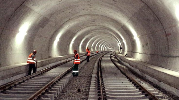 İBB: Metro projeleri değil, ihaleleri iptal edildi