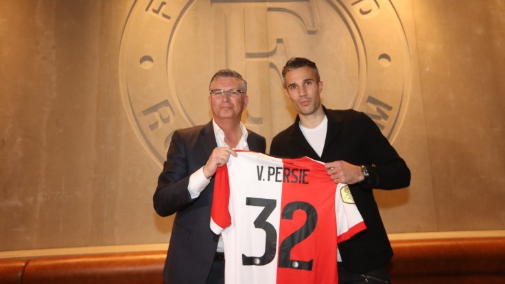 Robin Van Persie, Feyenoord'la sözleşme imzaladı