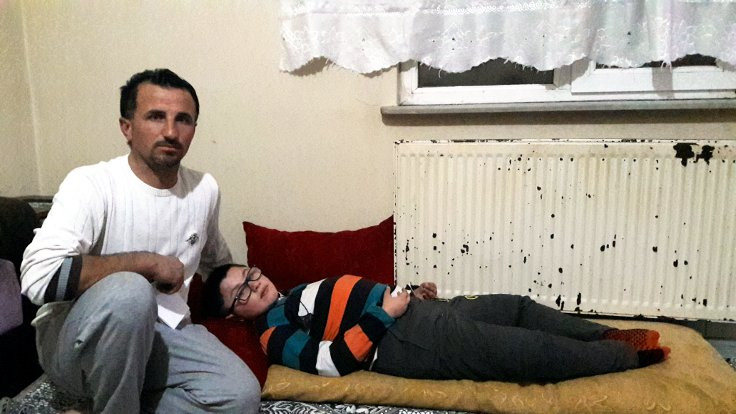 Suriye'deki ilacı bulamadı: Oğlumun ölmesine izin vermeyin!