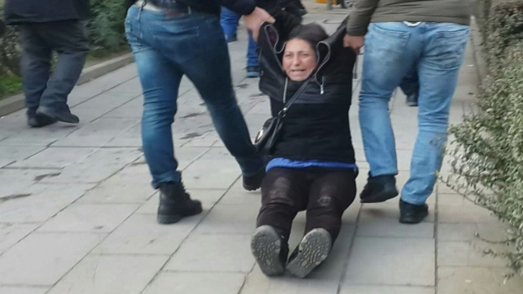 Özakça'nın annesi ve Gülmen'in kardeşine gözaltı