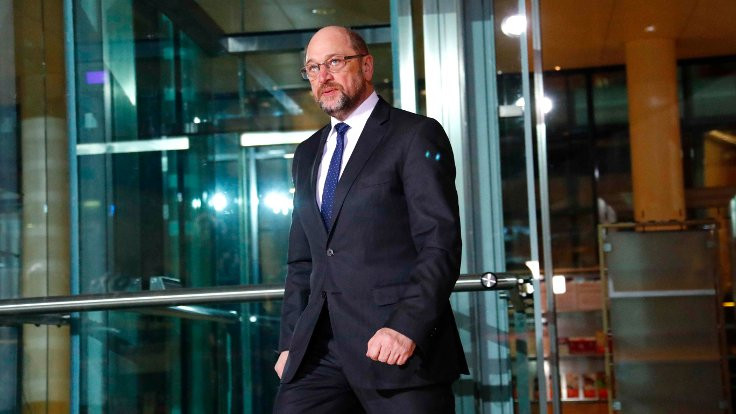 SPD lideri Martin Schulz istifa etti