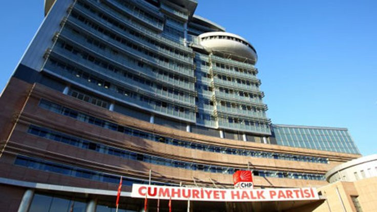 Heykeltıraştan CHP önünde alacak protestosu