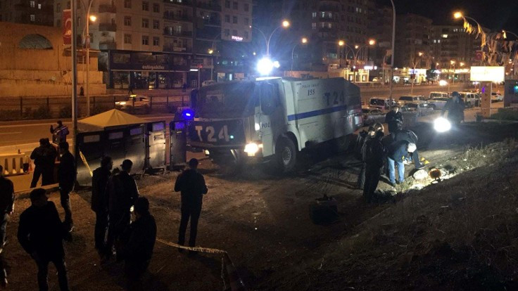 Diyarbakır'da polis noktasına saldırı