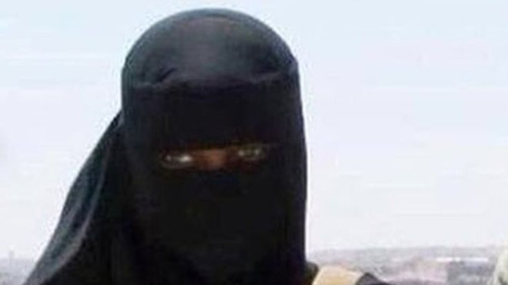 IŞİD'den ilk kez 'kadın savaşçı' videosu