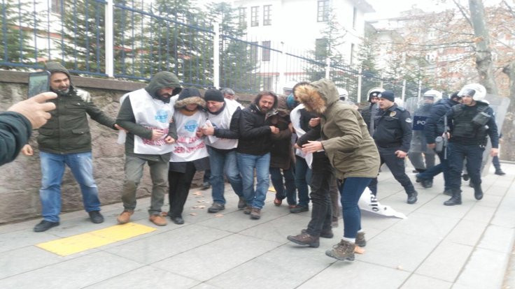 Ankara'da polisten KESK'lilere gaz