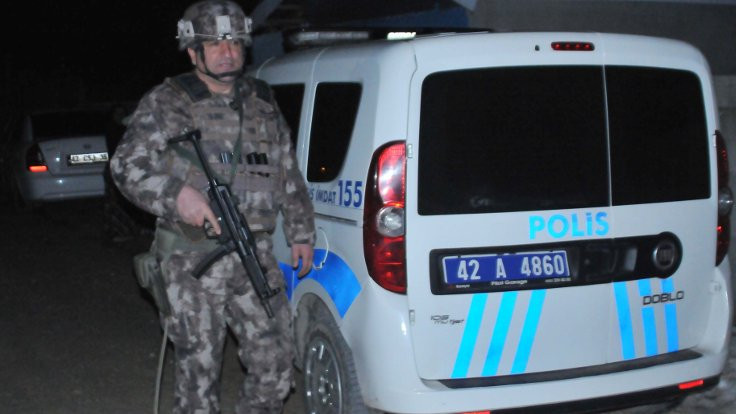 İzmir ve Konya'da 30'dan fazla gözaltı
