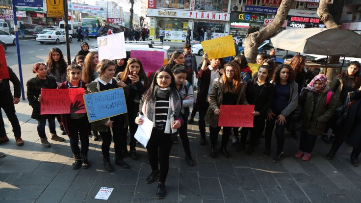 Liseli öğrencilerden cinsel istismara karşı eylem