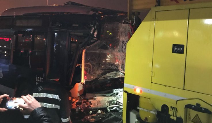 Haramidere'de metrobüs kazası: 11 yaralı