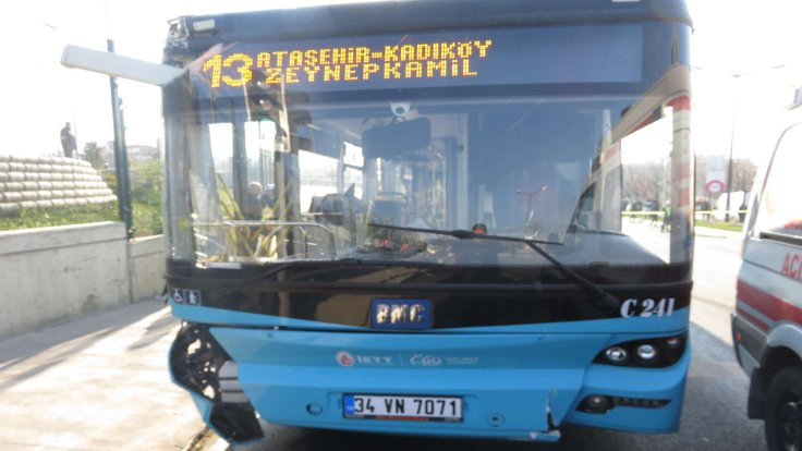Üsküdar'da otobüs durağa girdi, üç ölü