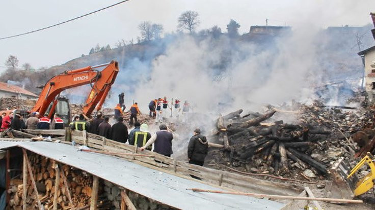 Kastamonu'da 7 evin kül olduğu yangında bir kadın kayıp