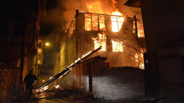 Safranbolu'daki yangında tarihi evler kül oldu