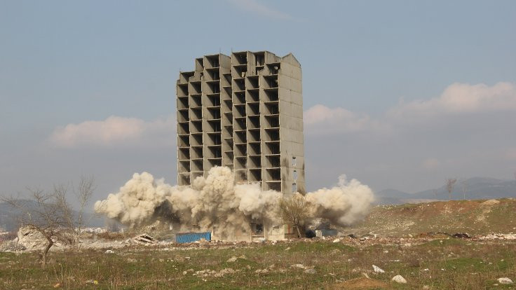 Bursa'da 300 kilogram dinamitle patlatılan bina yıkılmadı