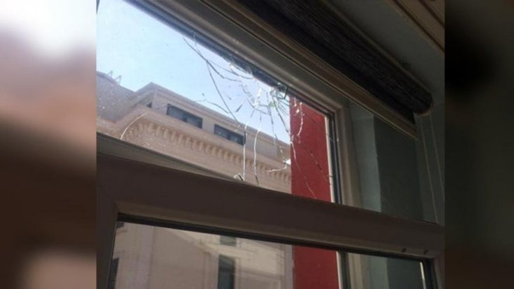 Balıkesir'de CHP ilçe binasına silahlı saldırı