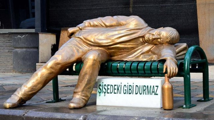 Eskişehir'de 'Sarhoş Adam' heykeli yapıldı
