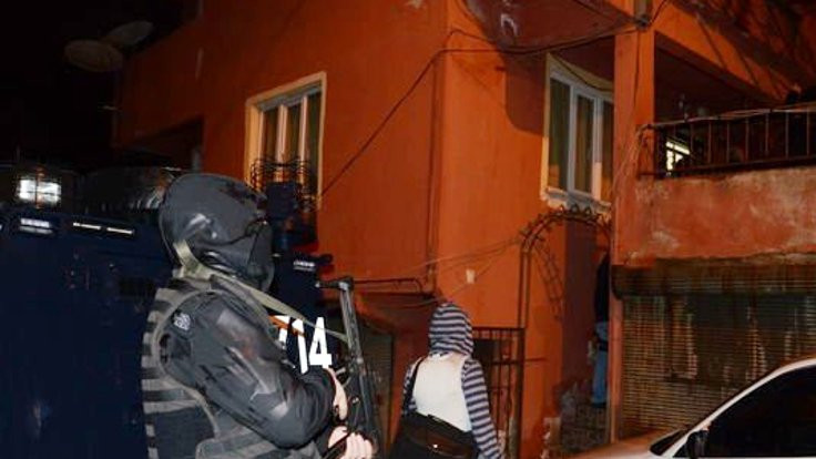 İstanbul'da üç kişiye gözaltı