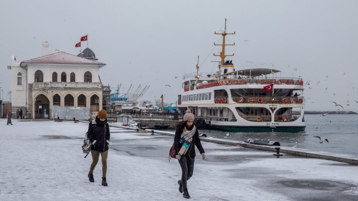 İstanbul hafif karla uyandı