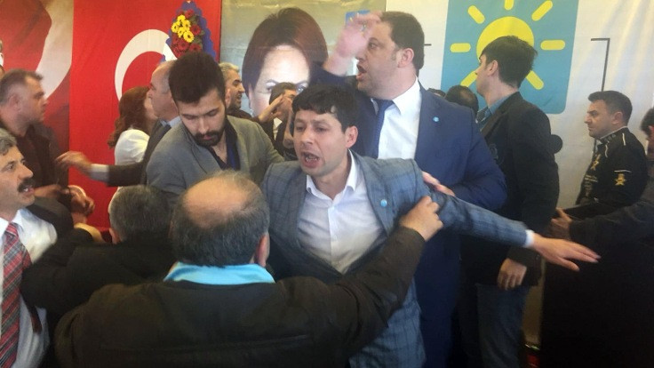 İYİ Parti Zonguldak İl Kongresi'nde 'ülkücülere hakaret' kavgası