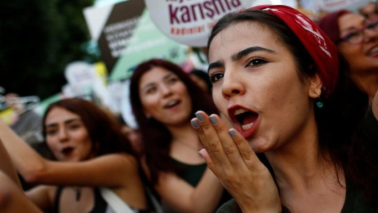 CHP'li belediyelerde kadınlara 8 Mart izni