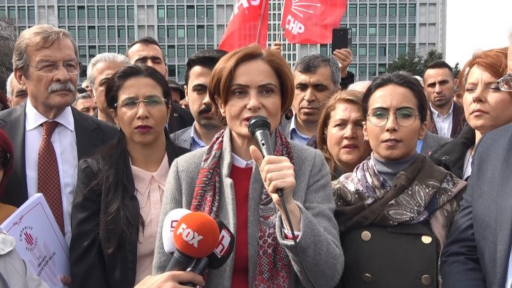 CHP'li Kaftancıoğlu, 2019 sloganını İBB önünde açıkladı