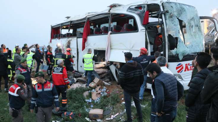 Şoför kalp rahatsızlığı geçirince otobüs devrildi: 4 ölü