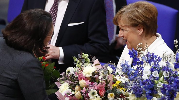 Merkel dördüncü kez ama 'zorla' başbakan