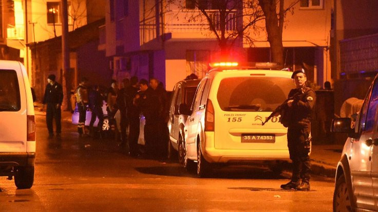 İzmir'de polislere bıçaklı saldırı